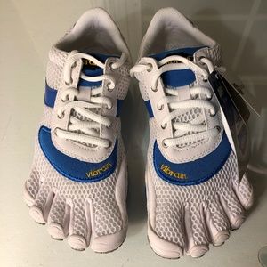 VIBRAM "fivefingers" five fingers lace-ups NWT 38